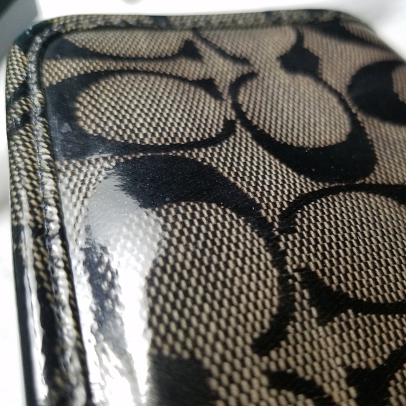 Has anyone seen another one? Coach makeup case - Picture 4 of 9